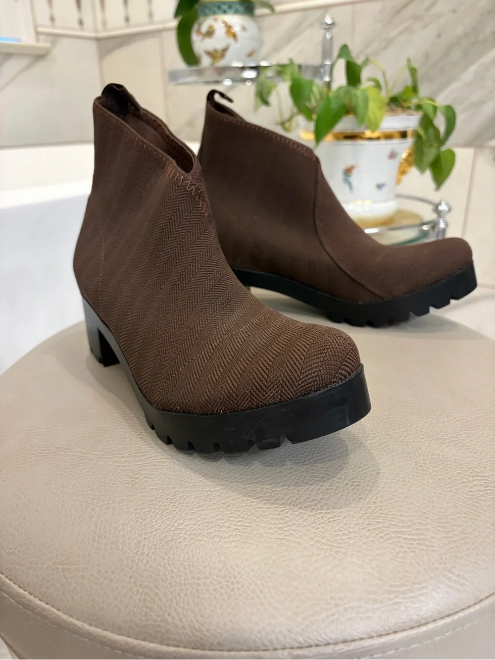 CHARLESTON SHOE CO. Boot NWOB Size 8 Brown